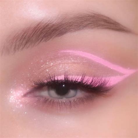 @babyangelsonly on Instagram: “🌸💓👛💅🏼” | Aesthetic makeup, Glitter makeup looks, Makeup eyeliner