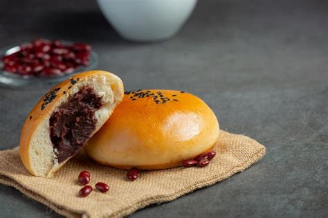 Free Photo | Baked red bean paste buns place on brown fabric