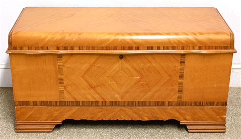 Lot - Vintage Lane Altavista Cedar Chest