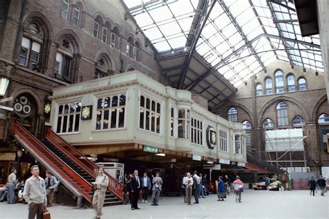 Stunning Photos of Liverpool Street Station, London, in the 1980s