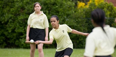 Different between Softball and Rounders? | ROUNDERS GAMES