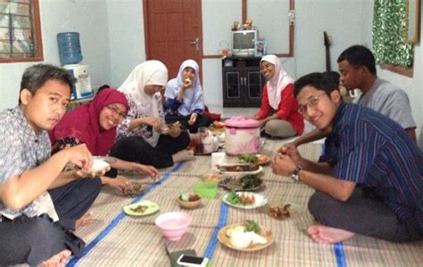 7 Aturan Tentang Makan Ala Suku Bugis - Nyusun Kata