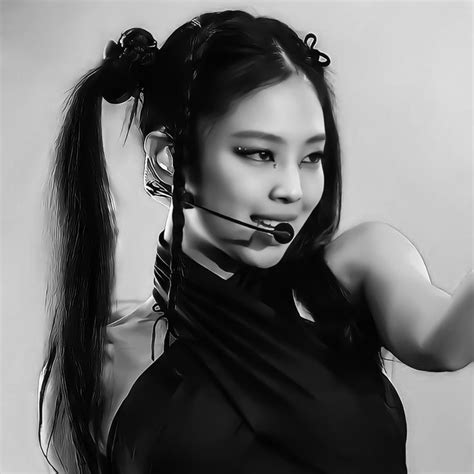 Art Tools Drawing, Kim Jennie, Yg Entertainment, Vocalist, Jenny, Girlfriends, Rapper, Kpop, Dark