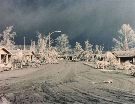 Haunting Photographs From the Aftermath of the 1991 Eruption of Mount Pinatubo | Vintage News Daily