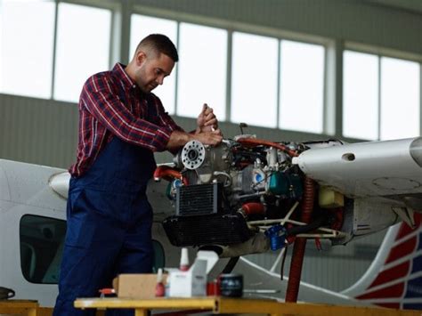 How to Become Aircraft Maintenance Engineer