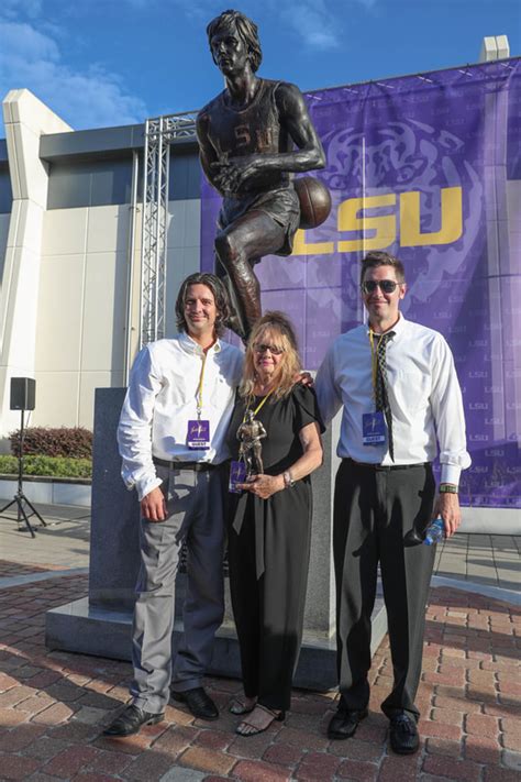 LSU Unveils Pete Maravich Statue - Da Boot Sports!