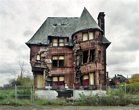 18 Abandoned Buildings That Look Awesome - Barnorama