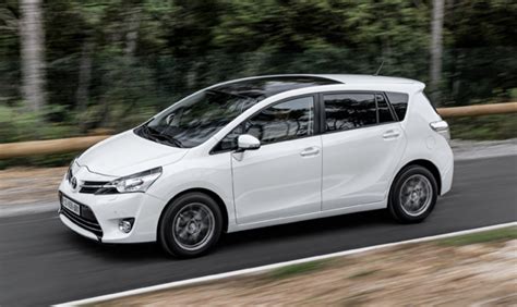 Toyota Verso Hybrid - reviews, prices, ratings with various photos