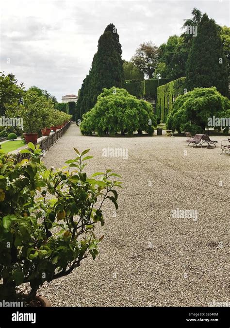 Isola bella gardens hi-res stock photography and images - Alamy