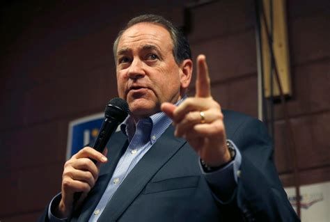 Mike Huckabee apologizes for blaming swastika graffiti on "Jewish ...