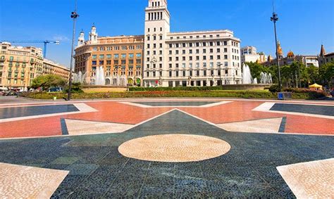 Plaça Catalunya - The Main Square in Barcelona