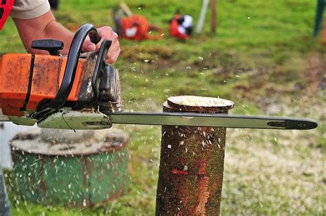 Chainsaw In Action Logger Chain Saw Strong Photo Background And Picture For Free Download - Pngtree