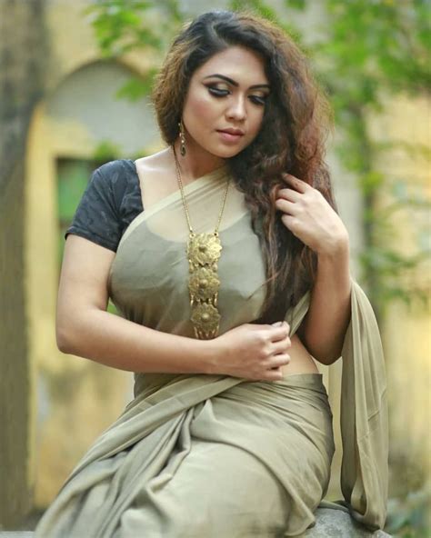 Pin on Sexy in Saree