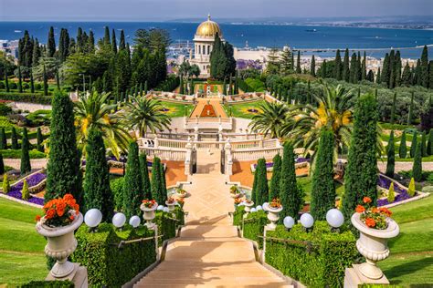 Download Israel Baha’i Shrine And Gardens Wallpaper | Wallpapers.com