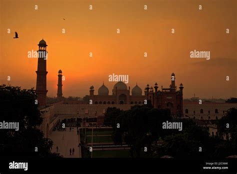 Badshahi mosque, lahore sunset hi-res stock photography and images - Alamy