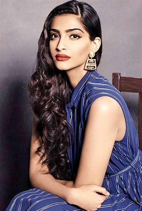 Books taught me that nobody's perfect: Sonam Kapoor - Entertainment