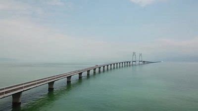 China opens longest sea bridge - BBC News