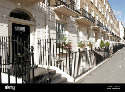 Row houses in london hi-res stock photography and images - Alamy