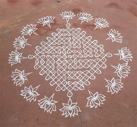 15 dots Lotus sikku kolam – Kolams of India