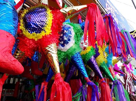 ¡Prepárate para las posadas!, ofertan piñatas en el Centro