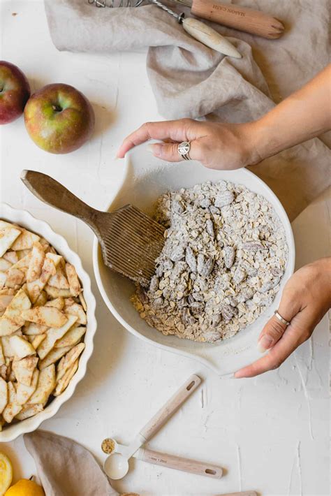 Vegan Apple Crumble | FoodByMaria