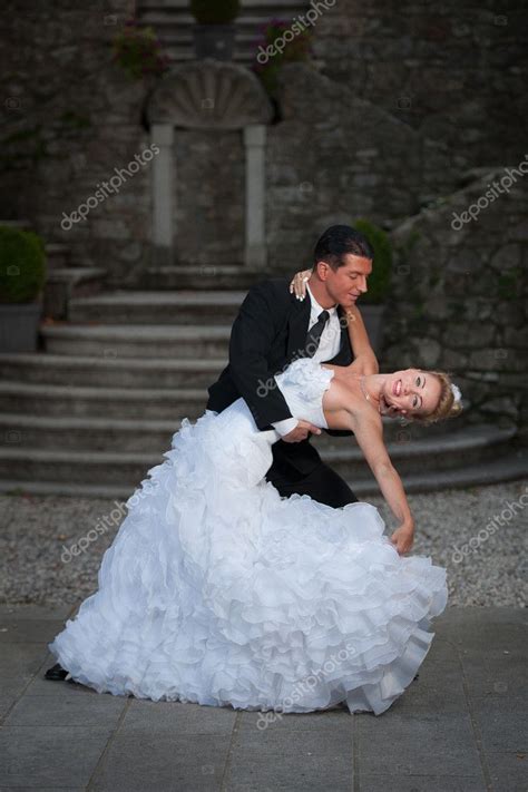 Bride and groom dancing their first dance — Stock Photo © samotrebizan #32632345