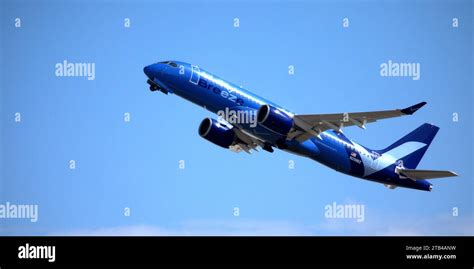 A commercial jet during takeoff Stock Photo - Alamy