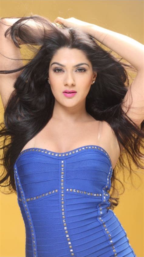 Sakshi Chaudhary | Hembras hermosas, Hembras, Hermosa