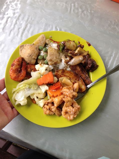 Homemade meal in Brunei! 4 types of meat, fresh grown vegetable and ...