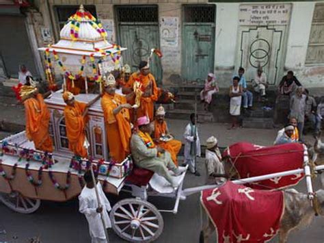 Mahavir Jayanti Festival- Jain Festivals - family holiday.net/guide to ...