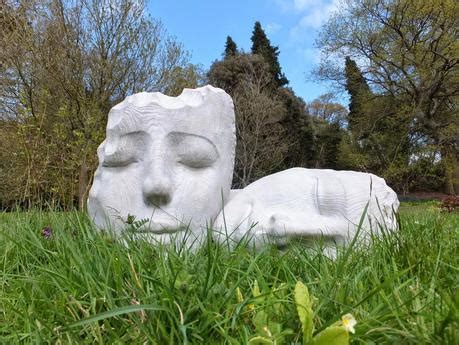 Sculptures at the Riverhill Himalayan Gardens - Paperblog