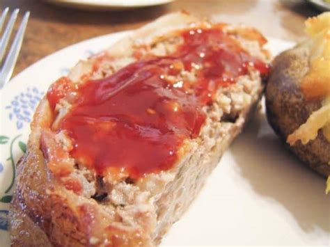 Meatloaf with Brown Sugar and Ketchup Glaze - Taste and Tell