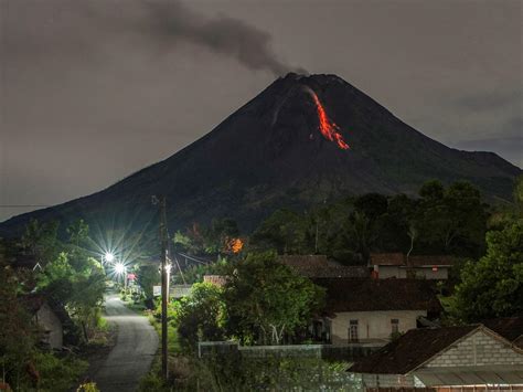 Indonesian 'Mountain Of Fire' Erupts Again | KUNM