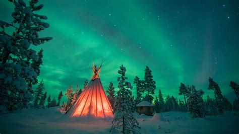 On the hunt for the Northern Lights in Saariselkä, Finland