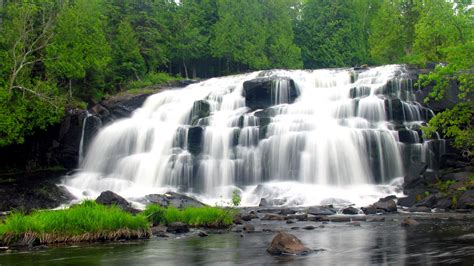 8 of the Best Waterfalls in Michigan, USA - Flavorverse