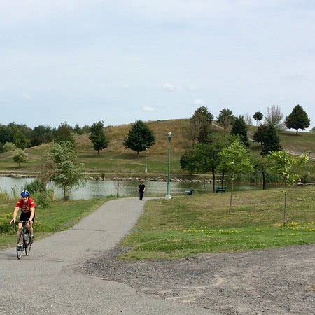 Parc de la Cite (Longueuil) - 2019 All You Need to Know BEFORE You Go ...