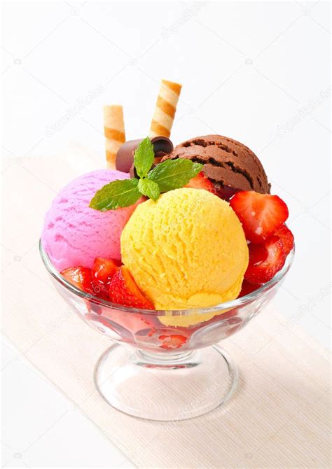 Ice cream sundae — Stock Photo © ajafoto #18082747