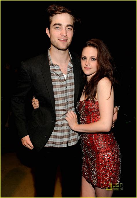 kristen stewart and robert pattinson kissing | BEST FAMOUS PICTURES