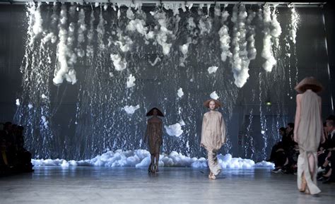 Fashion week venues S/S 2013: womenswear collections | Fashion wallpaper, Stage set, Wallpaper ...