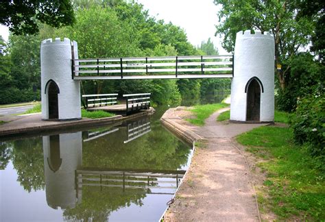 File:Drayton bridges, Birmingham and Fazeley Canal.jpg - Wikipedia, the free encyclopedia