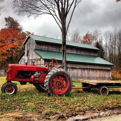 Farm country tractor barn | Tractor barn, Country farm, Old barns