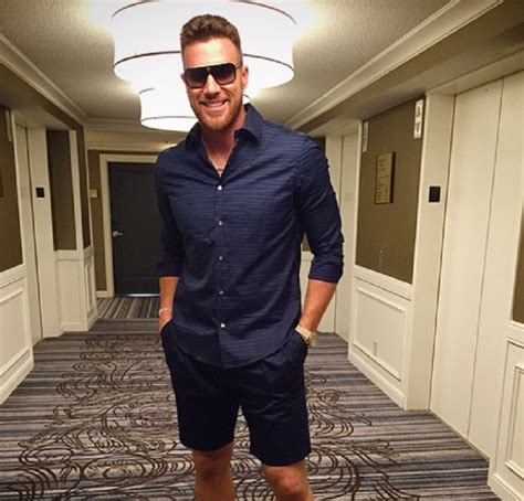 Travis Kelce Fashion / Travis Kelce Mens Outfits Travis Kelce Mens ...