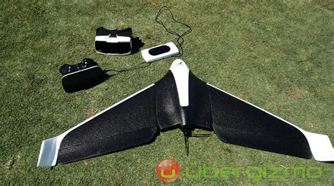 Parrot Disco Fixed-wing Drone Review: Hands-on | Ubergizmo