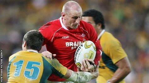 Gareth Thomas: Wales to wear rainbow laces to support ex-skipper - BBC ...