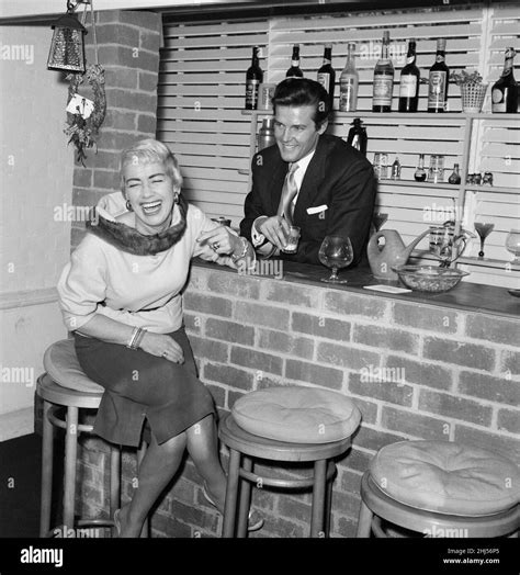 Singer Dorothy Squires with her husband, actor Roger Moore. 14th March 1958 Stock Photo - Alamy