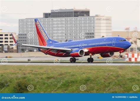 Southwest Airlines Boeing Boeing Landing Editorial Photography - Image ...