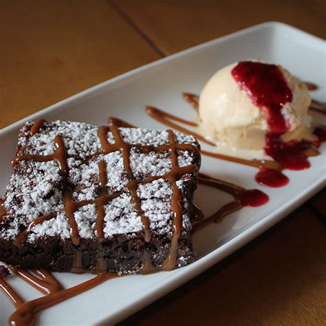 Brownie de Chocolate con Helado de Vainilla. – nacionsushi