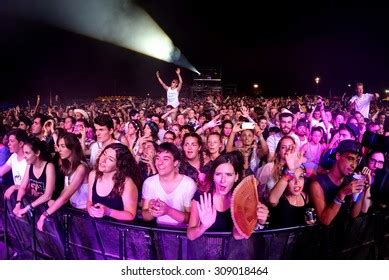 982 Front Row Concert Images, Stock Photos & Vectors | Shutterstock