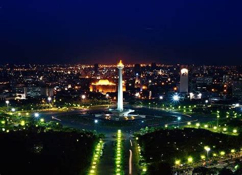 Monas Monument by night in Jakarta. Explore 9 reasons that you must ...