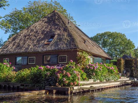 the village of Giethoorn 13103596 Stock Photo at Vecteezy